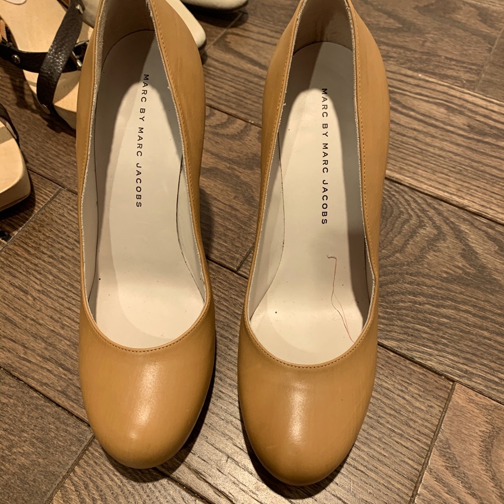 Marc Jacobs butter leather pumps. Vintage styling